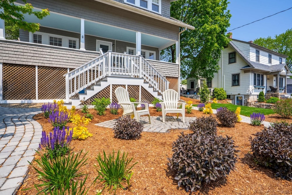 Steps to Beach & Downtown OGT - Screened in Porch