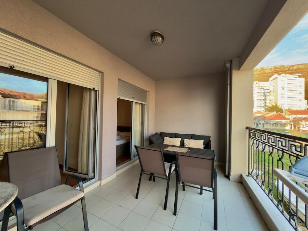 Beachfront Apartments Oaza 2