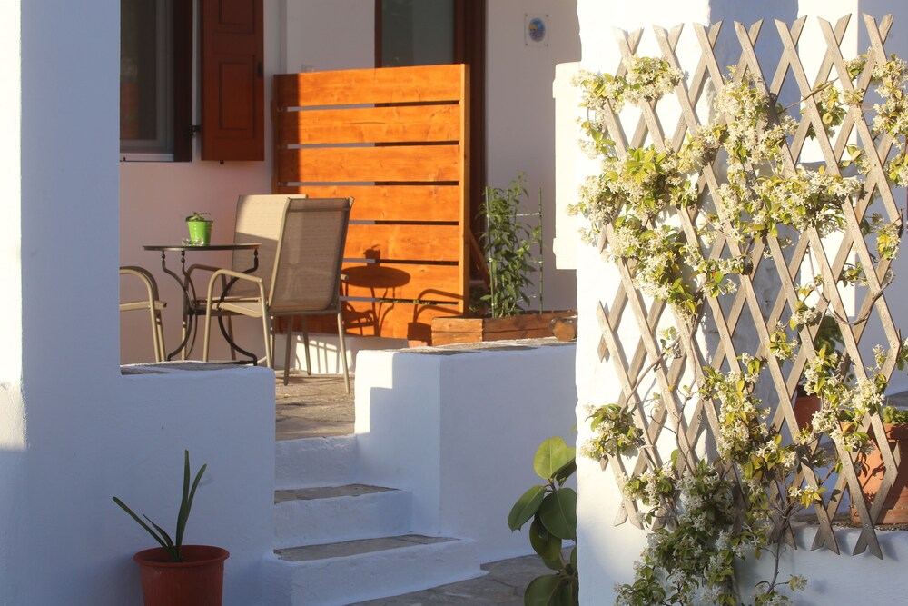 Oasis Rooms & Studios