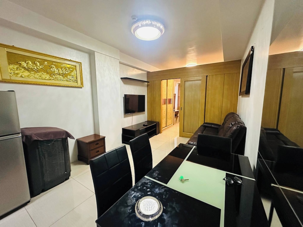 Dainty Pasay City Apartment for Rent - Entire House Front of Mall of Asia