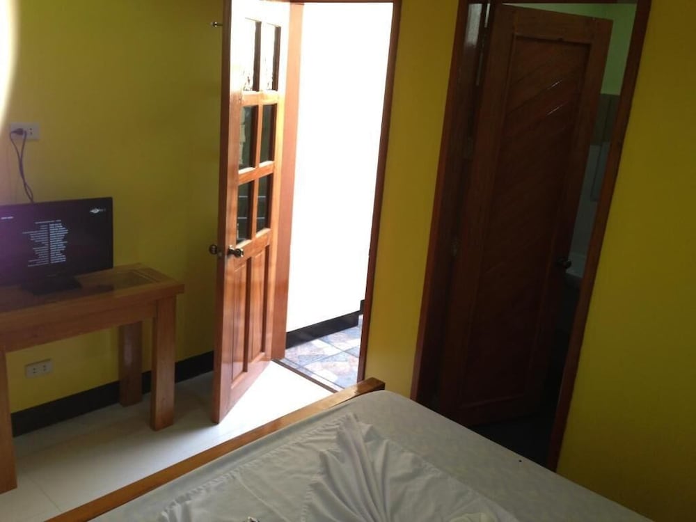Citrine Tourist Travel Lodge