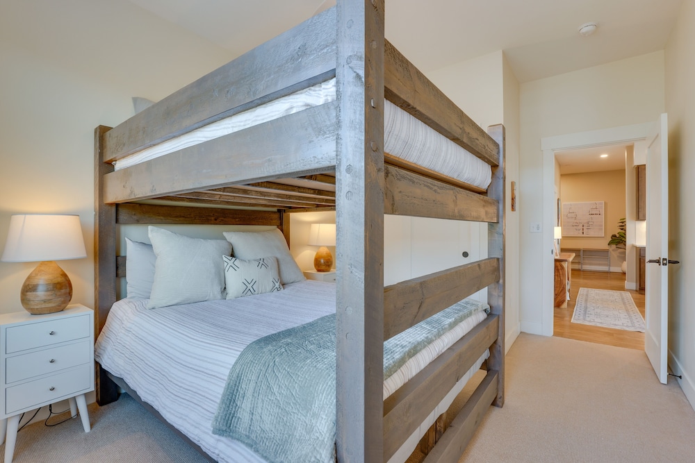 Winter Park Condo w/ Balcony ~ 4 Mi to Slopes