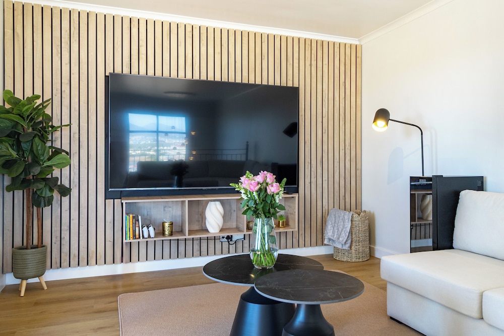 2 Bedroom, Mountain View Penthouse, Century City