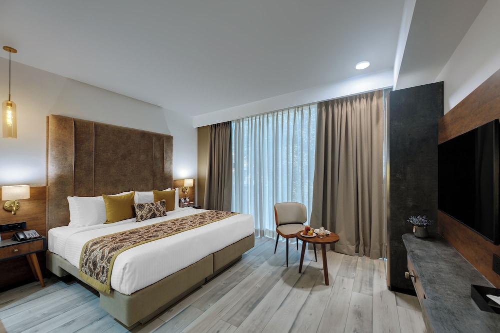 Hays AIR By Ahuja Residences - Golf Course Ext. Road & Sector 51