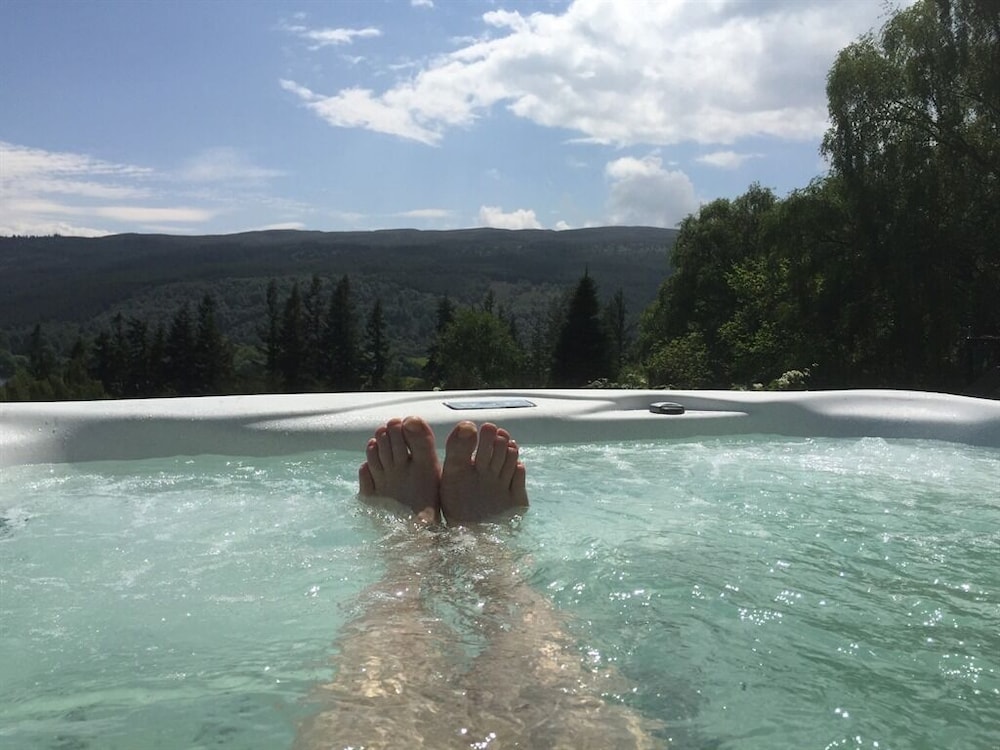 Highland Bear Lodge & Luxury Bear Huts