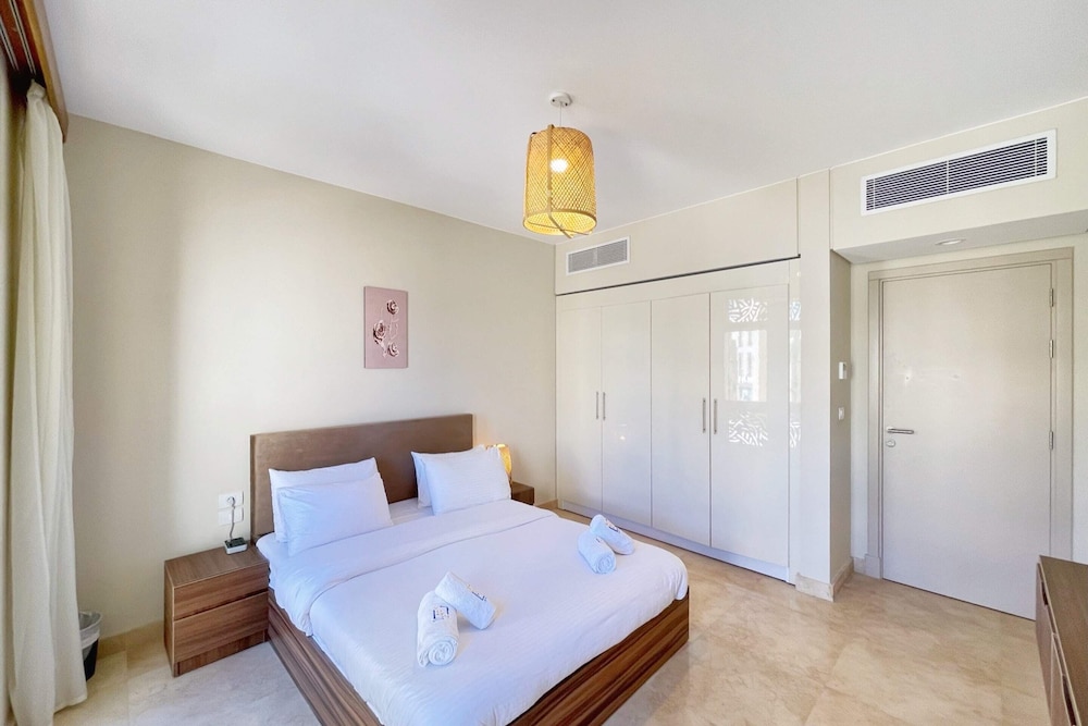 Xuru Stays I Homestyle 3BR Penthouse Pool & Beach View