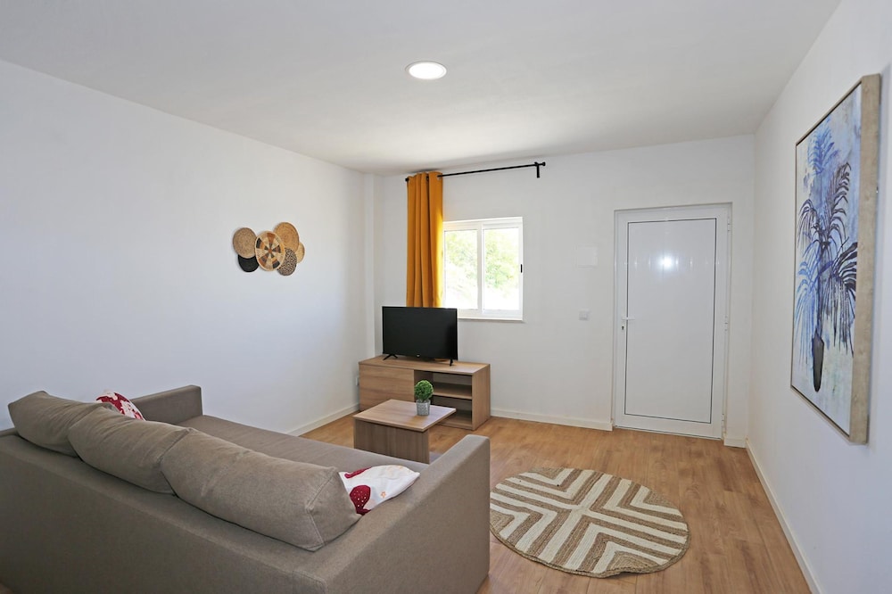 X 10 - 2 Bed Apartment in Quinta da Ponte