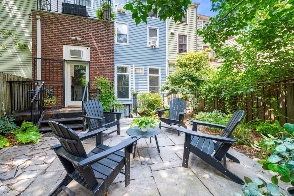 Adelphi I 3BR Ft Greene w Backyard Patio Porch