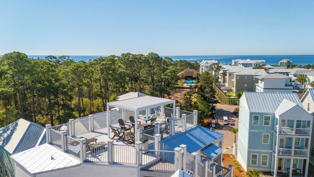 Gulf-view Retreat w/ Rooftop Deck + Private Pool Villa Anesi by Avantstay