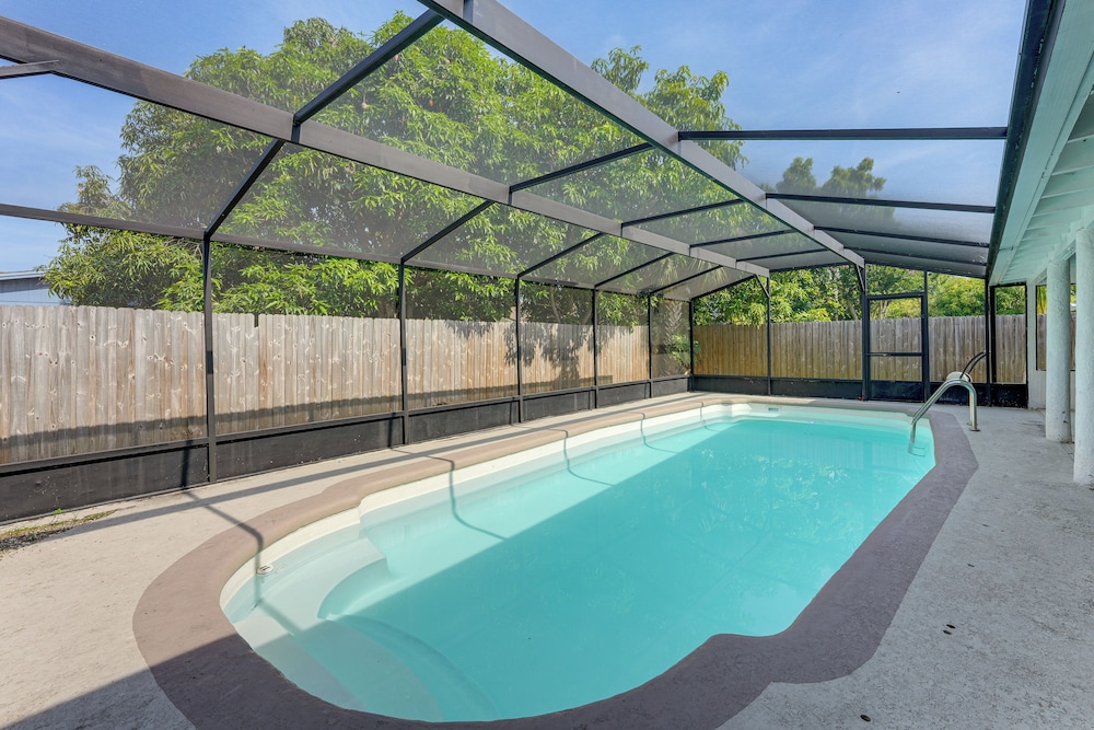 Orlando & Disney Parks Hub w/ Pool: Pet Friendly!