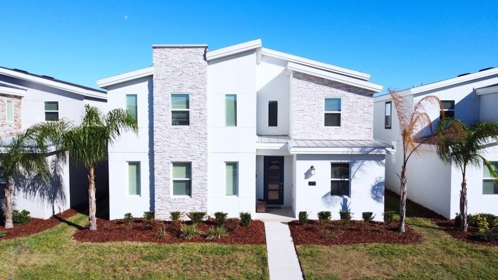 Gorgeous 9 Bed Pool Home With Game Room-811ss 9 Bedroom Home by RedAwning
