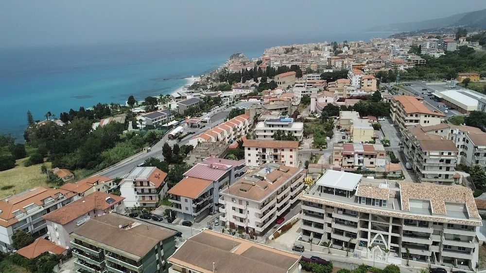 MIDDLE TOWN PALACE TROPEA