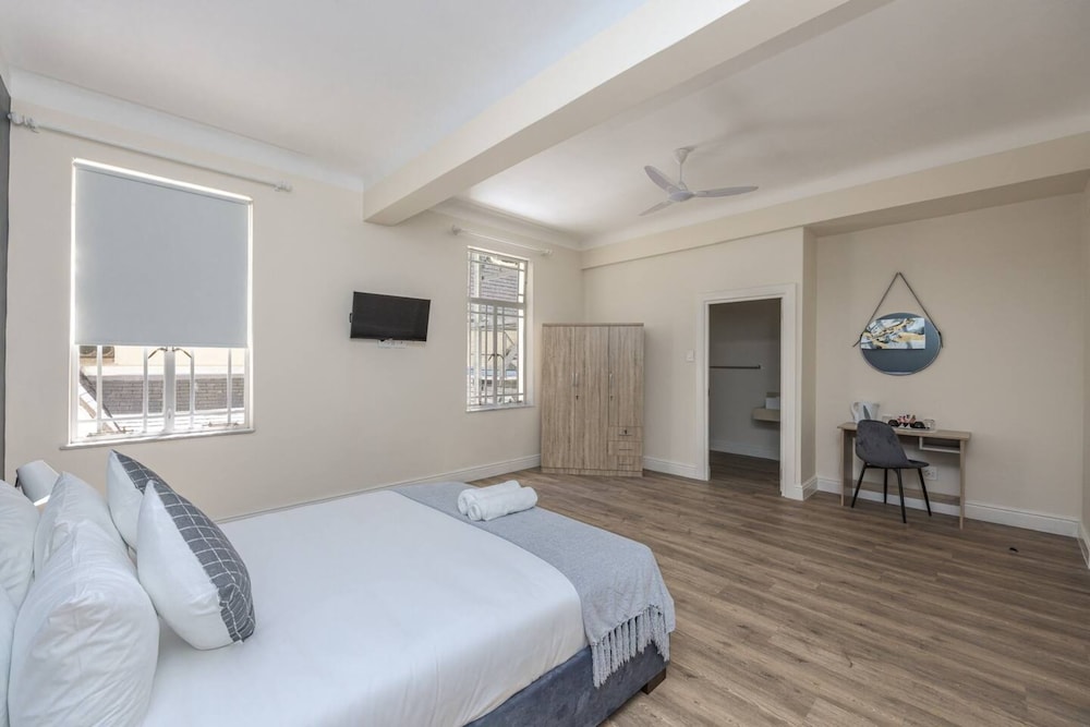 Cape Legacy - Spacious Studio Suite view 4