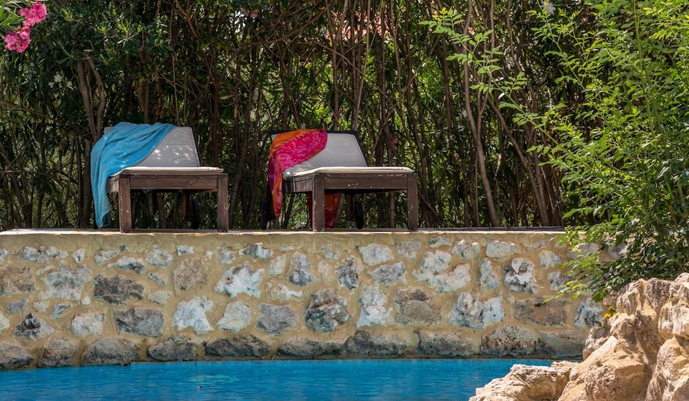 Maria Elena Villas
