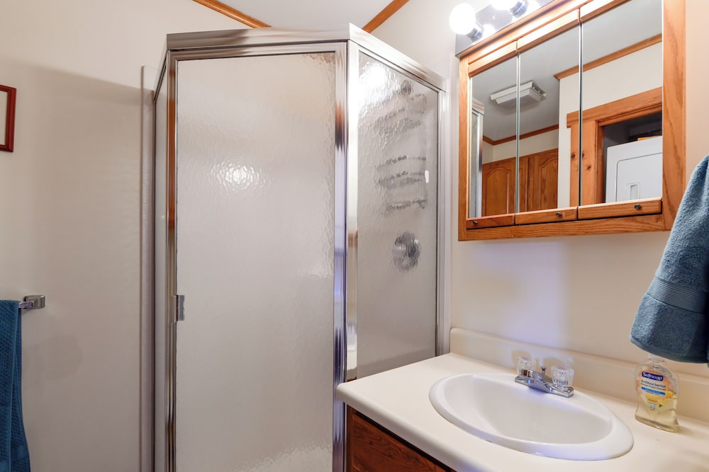 Mtn Views & Pool Access: Lake Memphremagog Condo!