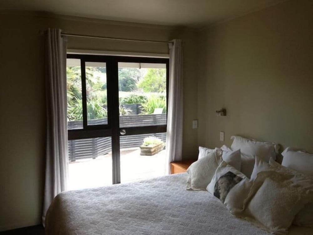 Tawharanui Lodge view 4