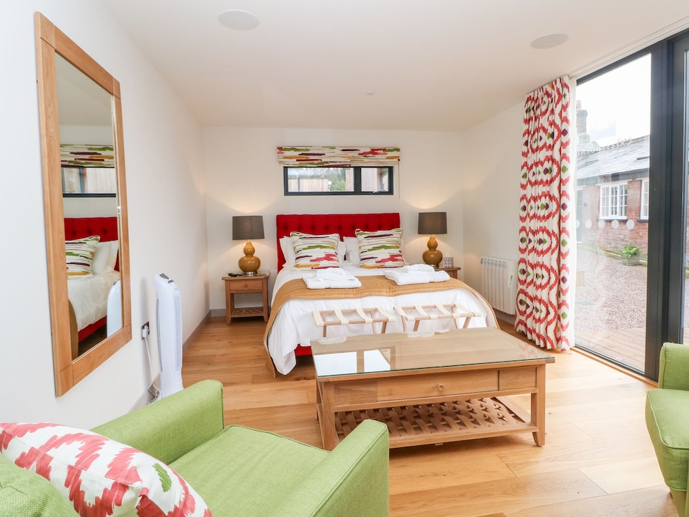 Lakeside Village Lodges & The Potting Shed