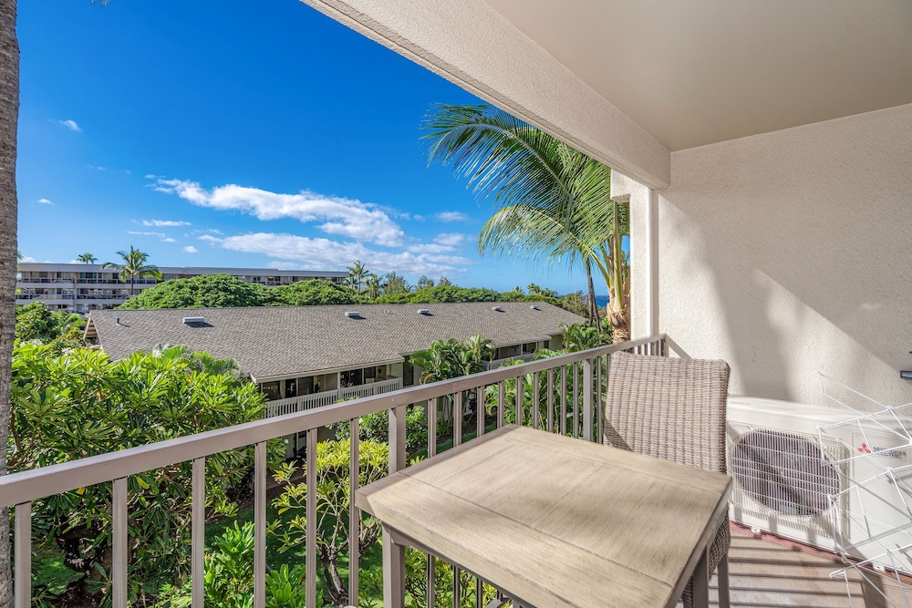 Kihei Akahi C-411 - Modern Top to Bottom Remodel, Split-ac, Across From Kam II