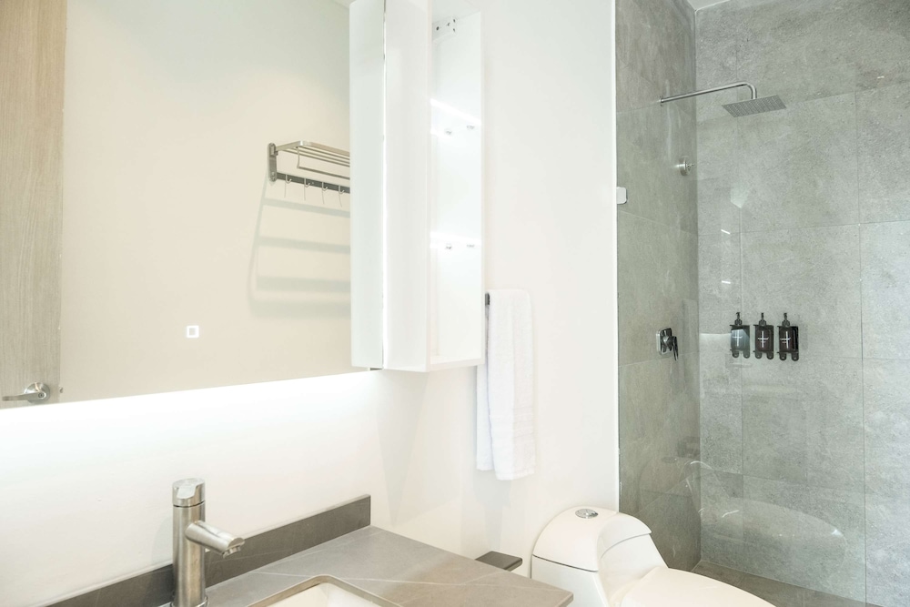 w Trendy 2BR in the Heart of Bocagrande