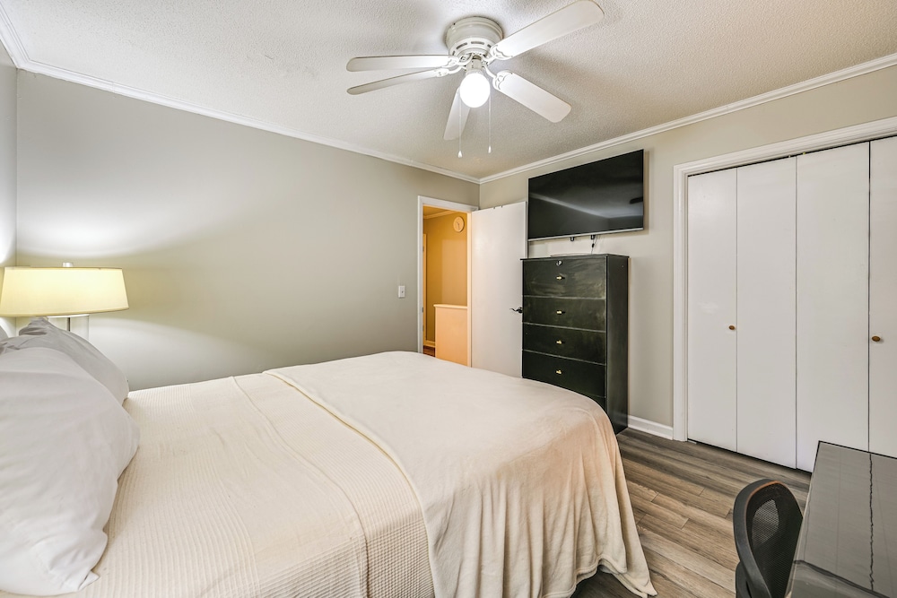 < 2 Mi to ECU & Medical District: Retreat w/ Patio