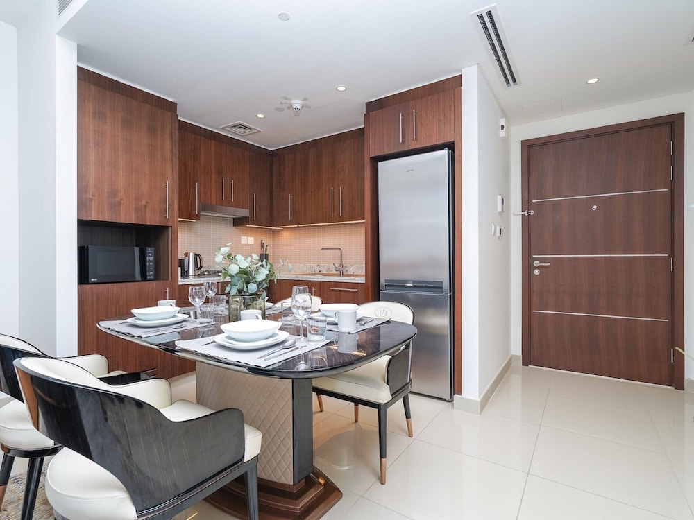 Luxurious & Stylish Apartments Across Dubai Mall - Burj Khalifa - City Views