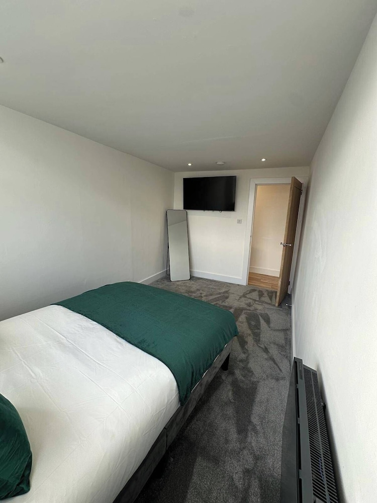 6 Guests/free Parking/old Trafford/20min City
