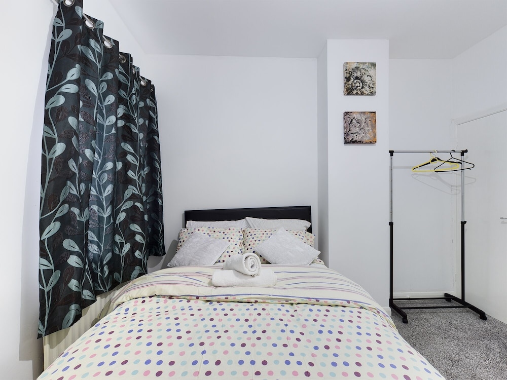 Lovely! 2-bed House Located in Soke - on - Trent view 5