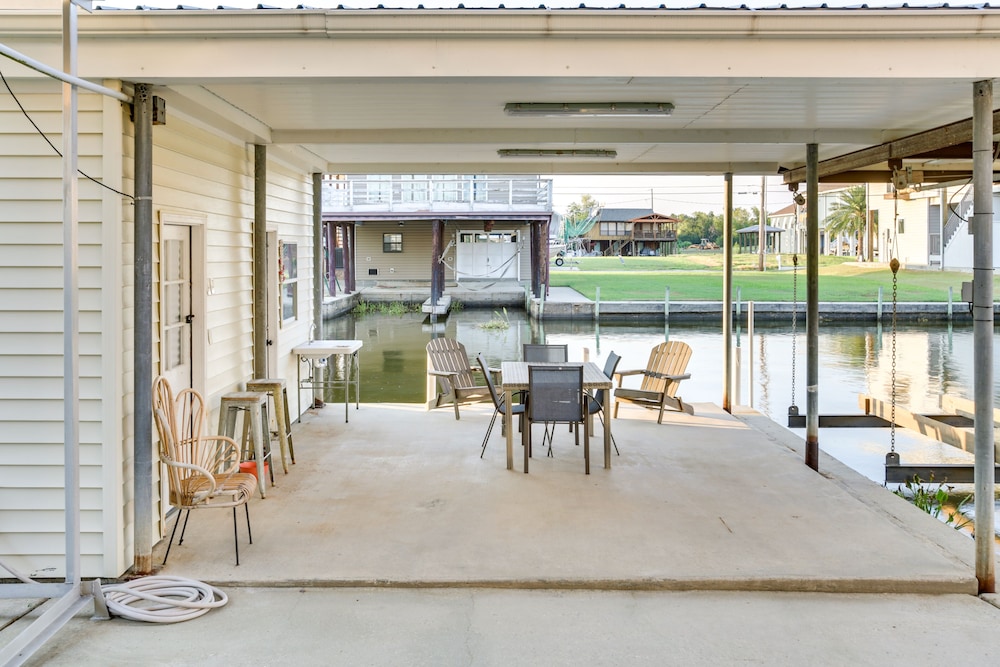 Bayou Bliss: Barataria Waterfront Getaway w/ Dock! view 3