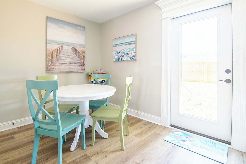 Stylish, Brand NEW 3 Bed Cottage, Beach Front, DOG Friendly!