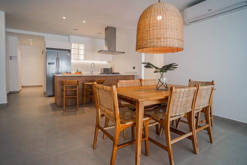Luxury 3 Bedroom Apartment at the Beach