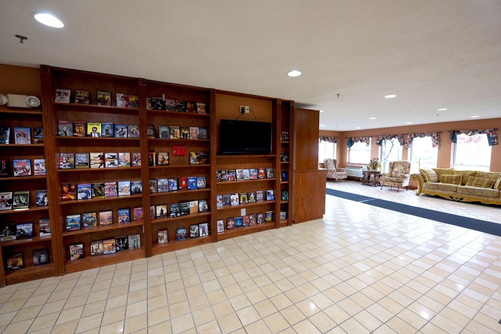 Crown Choice Inn & Suites Lakeview & Waterpark