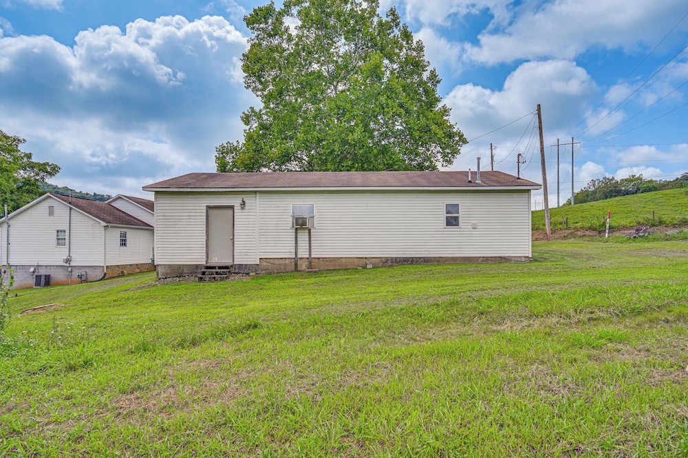 4 Mi to Ohio River: Quiet Guest House w/ Yard!