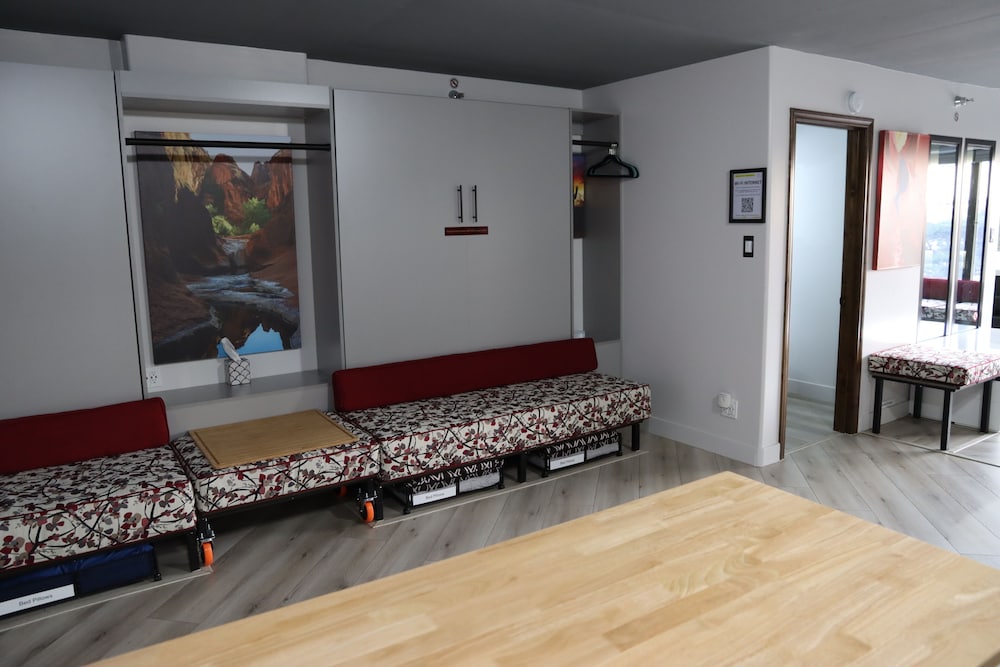LVStripHouse Condos Sleeps up to 14