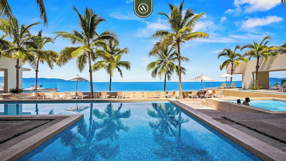 New Oceanfront 1 BR Condo - Gym - Beach - Pool