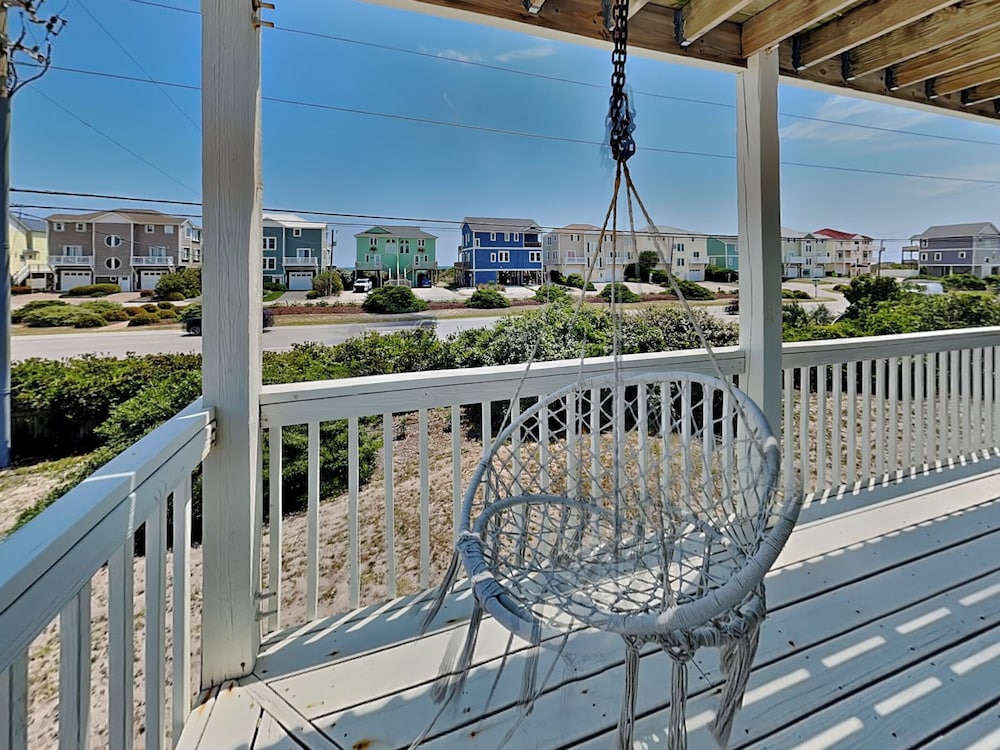 Salty Seahorse by Topsail Realty