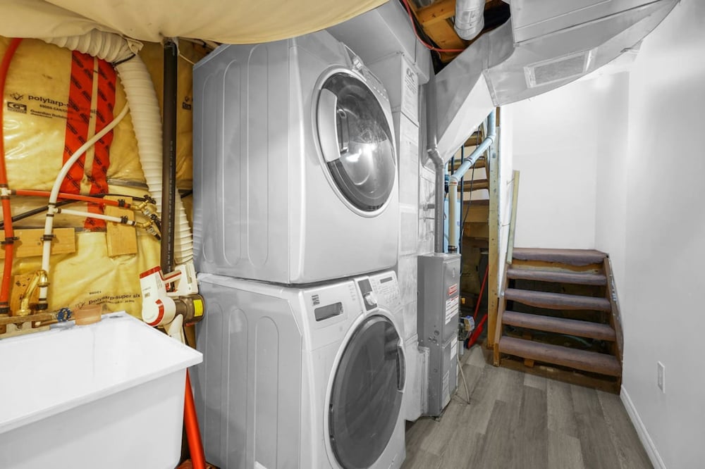 Chic 2BR House Newly Renovated Central Spot