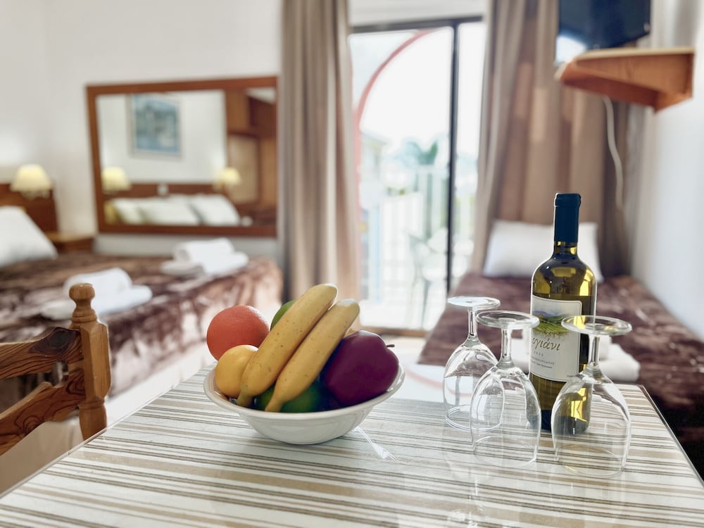79 AN - Stay Nissi Chrysland Studio 215