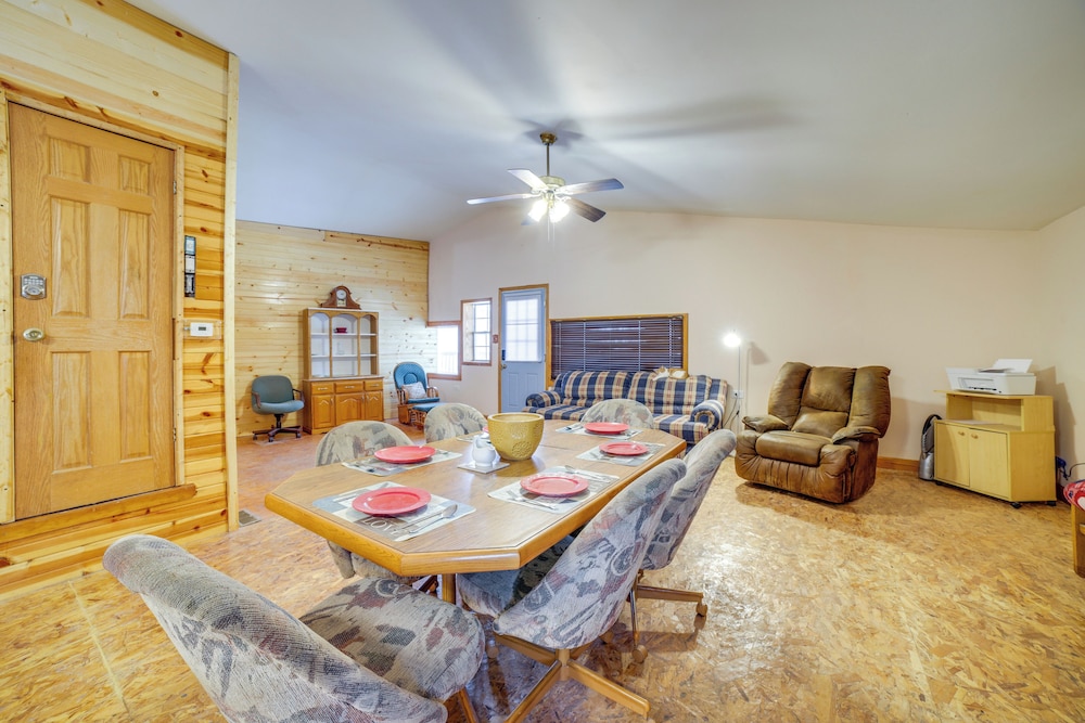 Rustic Apartment w/ Sunset Views in Elkhart!