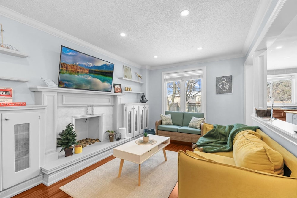 Stylish 3BR Whitby Home in Prime Location