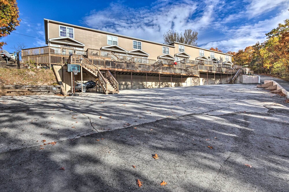 Deck & Lake Access: Cozy Townhome in Eucha