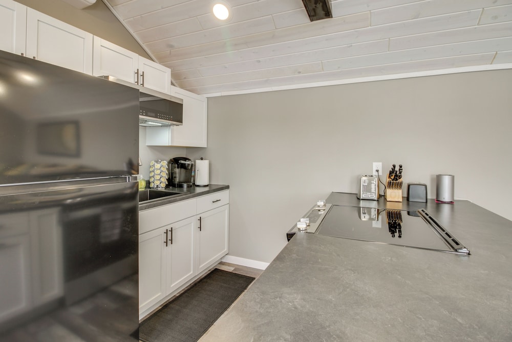 Pet-friendly Cabin w/ Lake Access & Patio in Dent