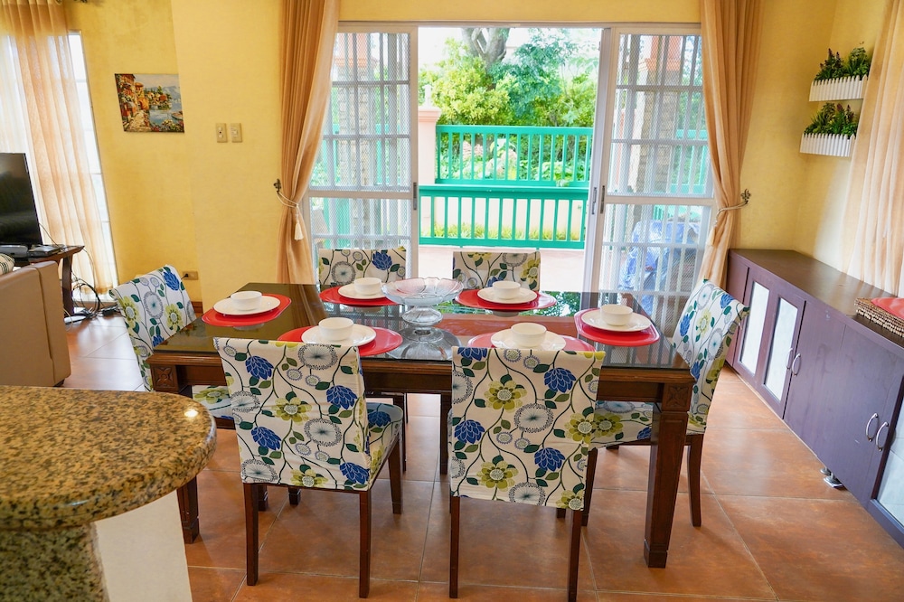 Charming Tagaytay Vacation Home