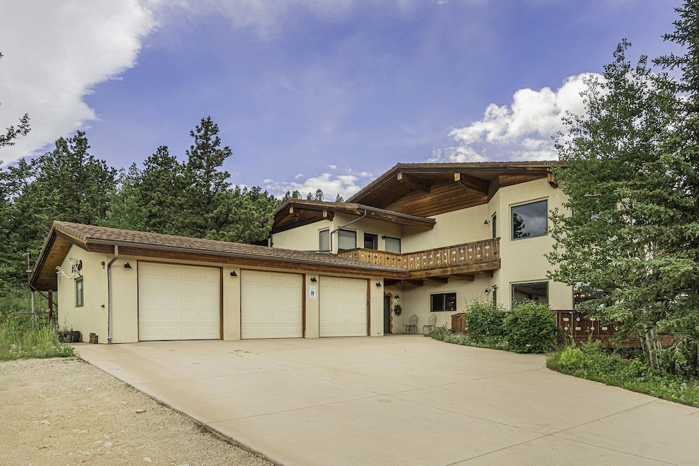 H7 at Hope Mountain -- 6-Bedroom Retreat Home at Allenspark Colorado 6 Home by RedAwning - Property Image 25