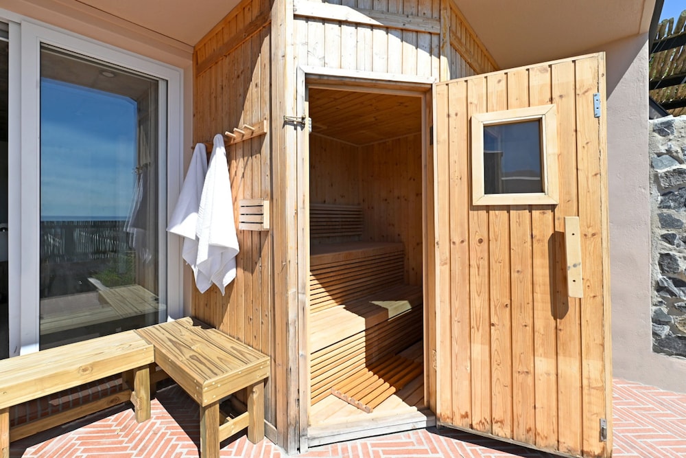 Elegant Camps Bay Eco Pool Sauna Views