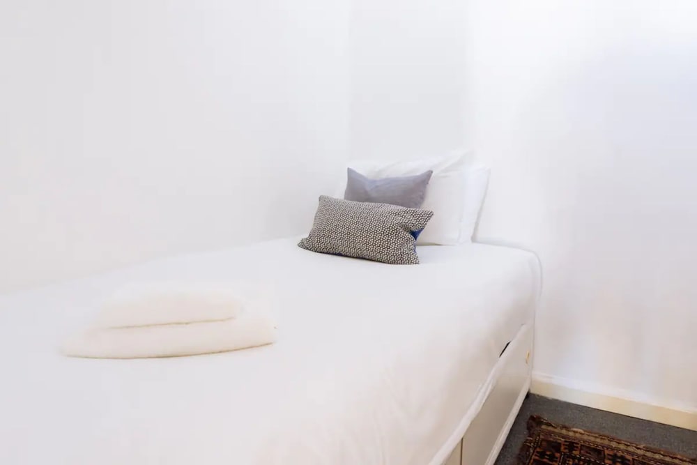 Charming 3 Bedroom Apartment in the Heart of Vibrant Old Town view 4