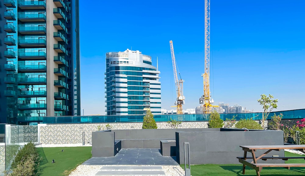 Stylish 1BR With Balcony City Views O2 Tower, JVC