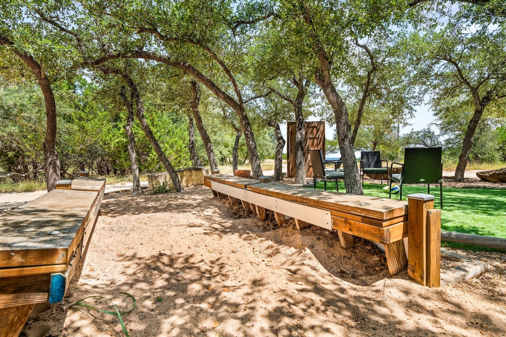 Luxury 7BR Hill Country Gem With Barndominium