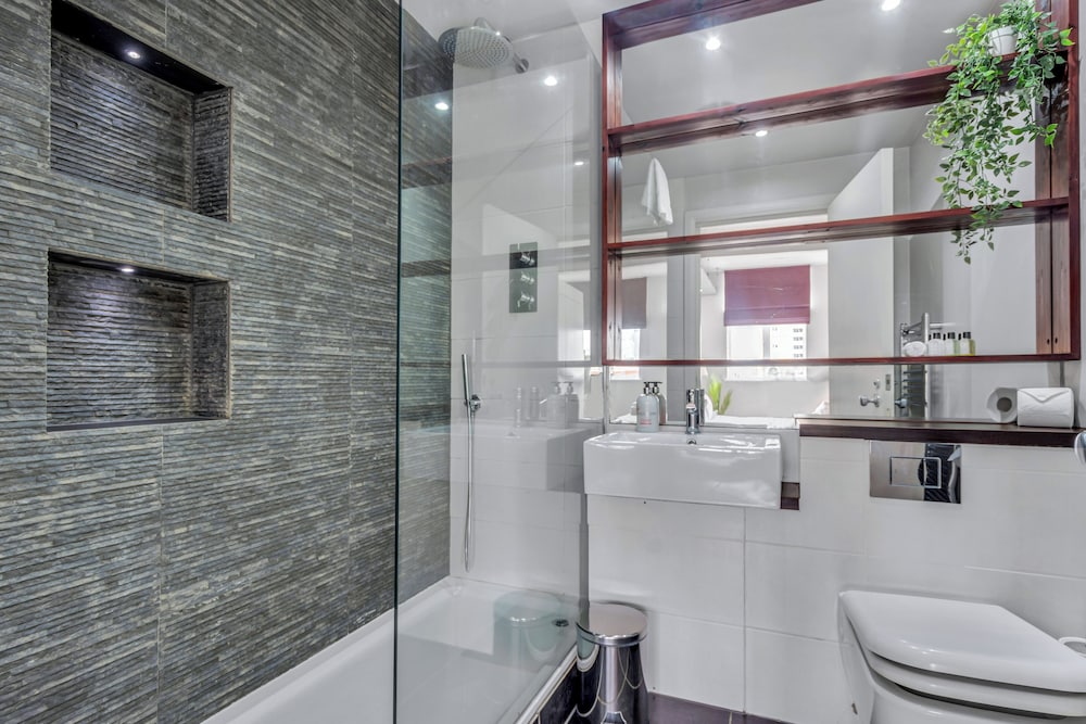 Three Bedroom Apartment in City Reach