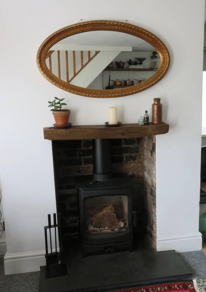The Pepper Pot Sleeps 4 Sunlit Garden