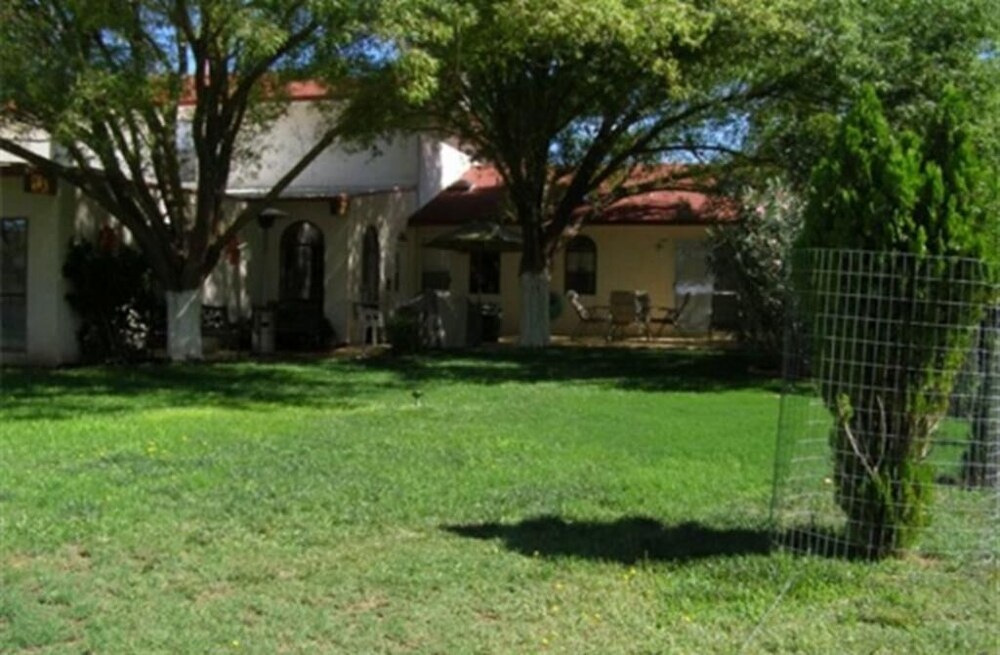 Tavares Inn
